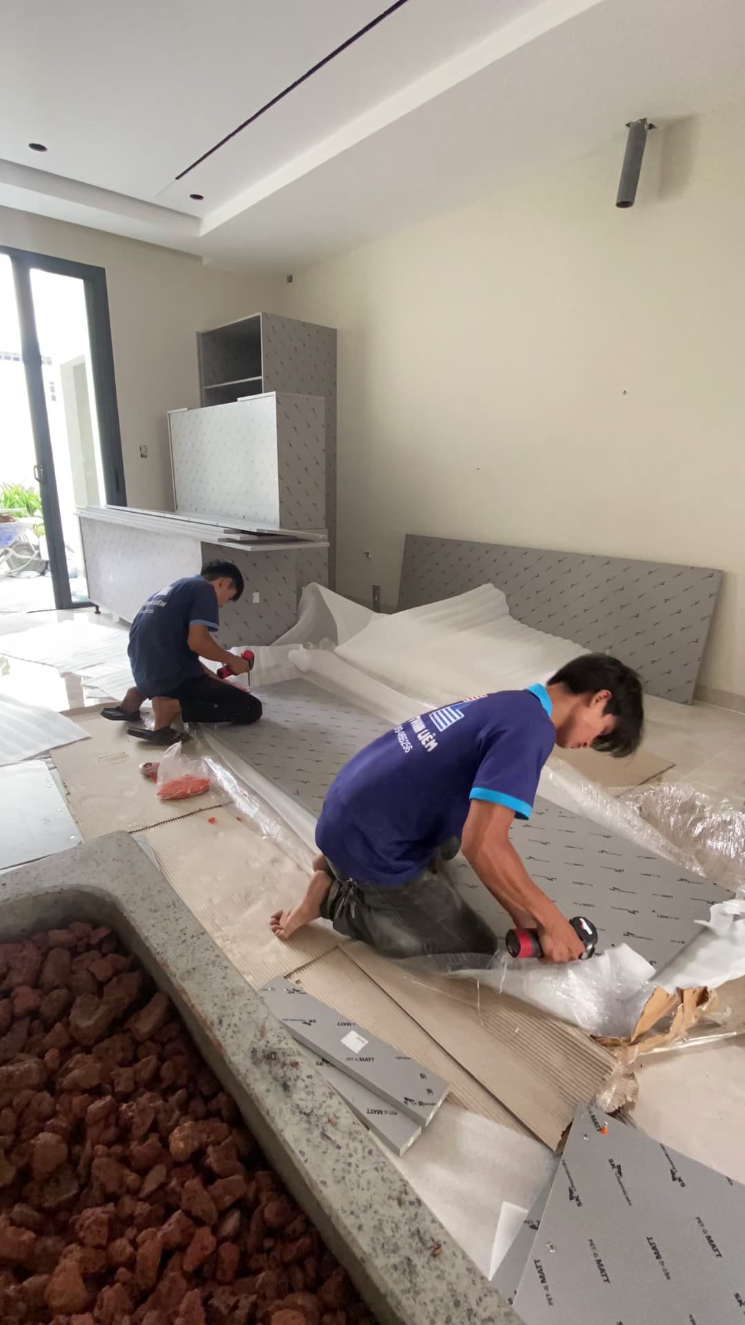 Hinh anh xưởng va doi ngu