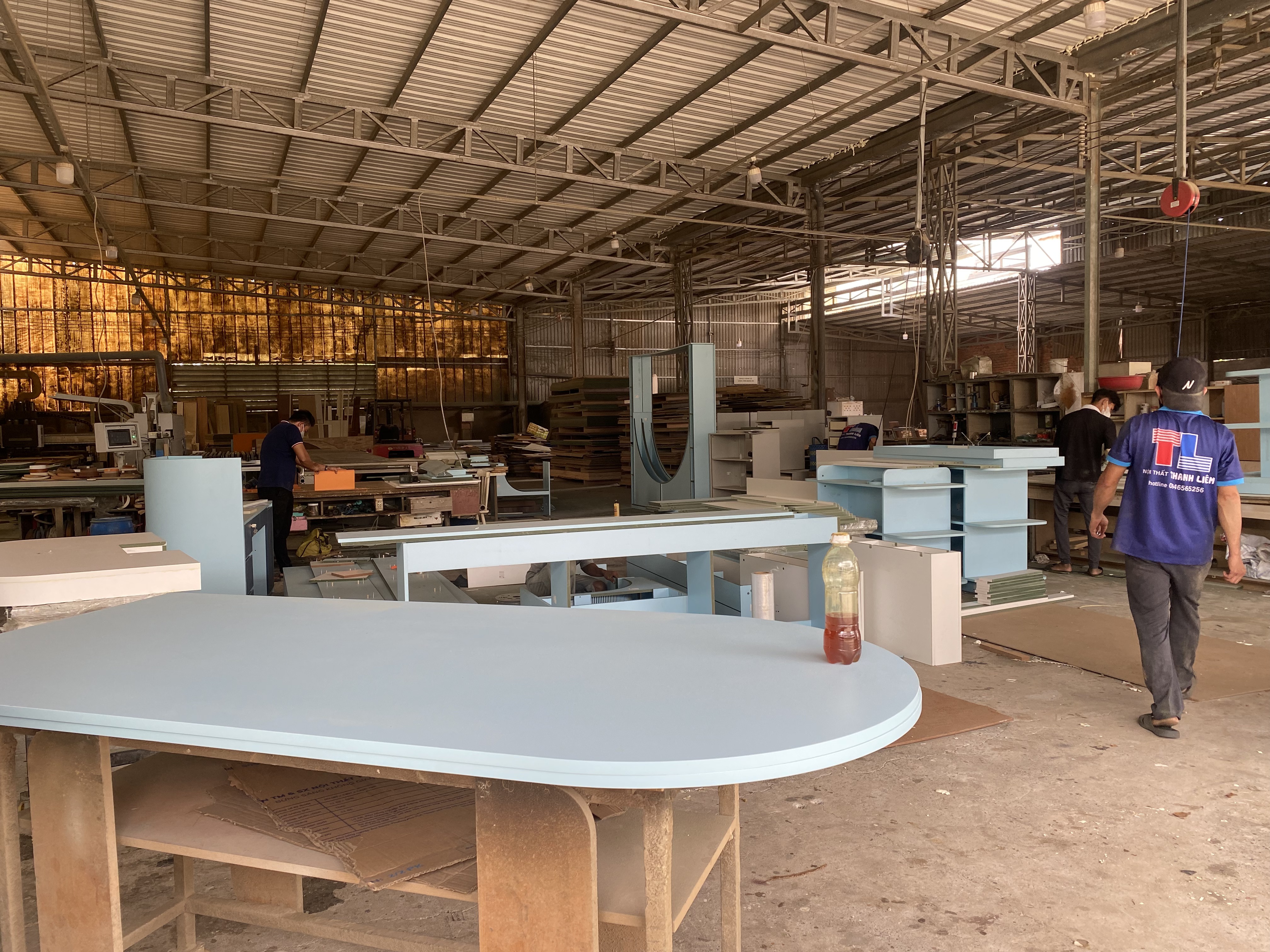 Gia công quầy thu ngân tại xưởng cho cửa hàng bé cưng.mart