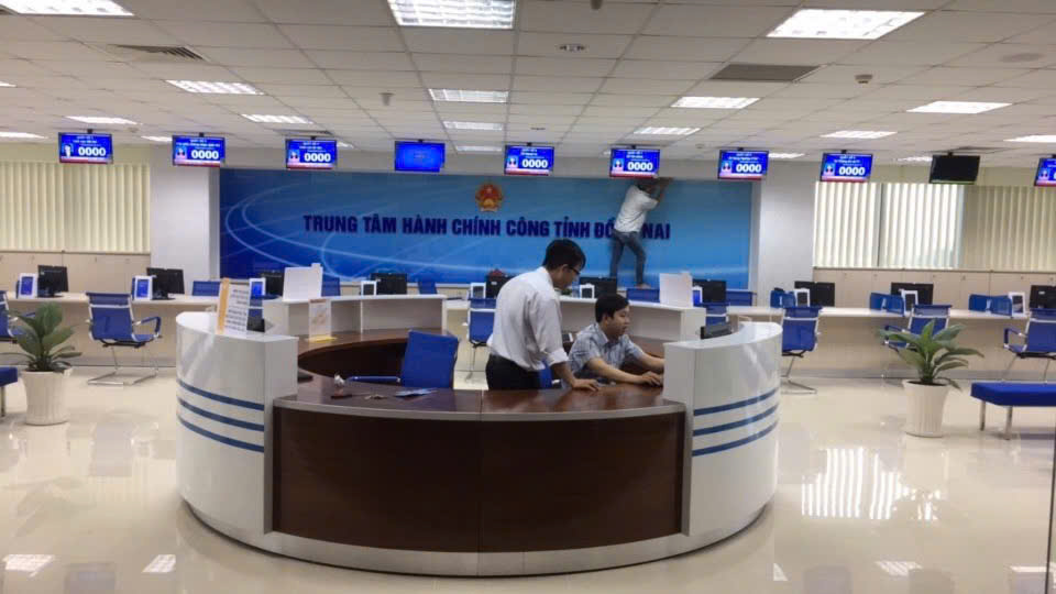 Quầy điều phối trung tâm trong khu giao dịch hành chính công Đồng Nai